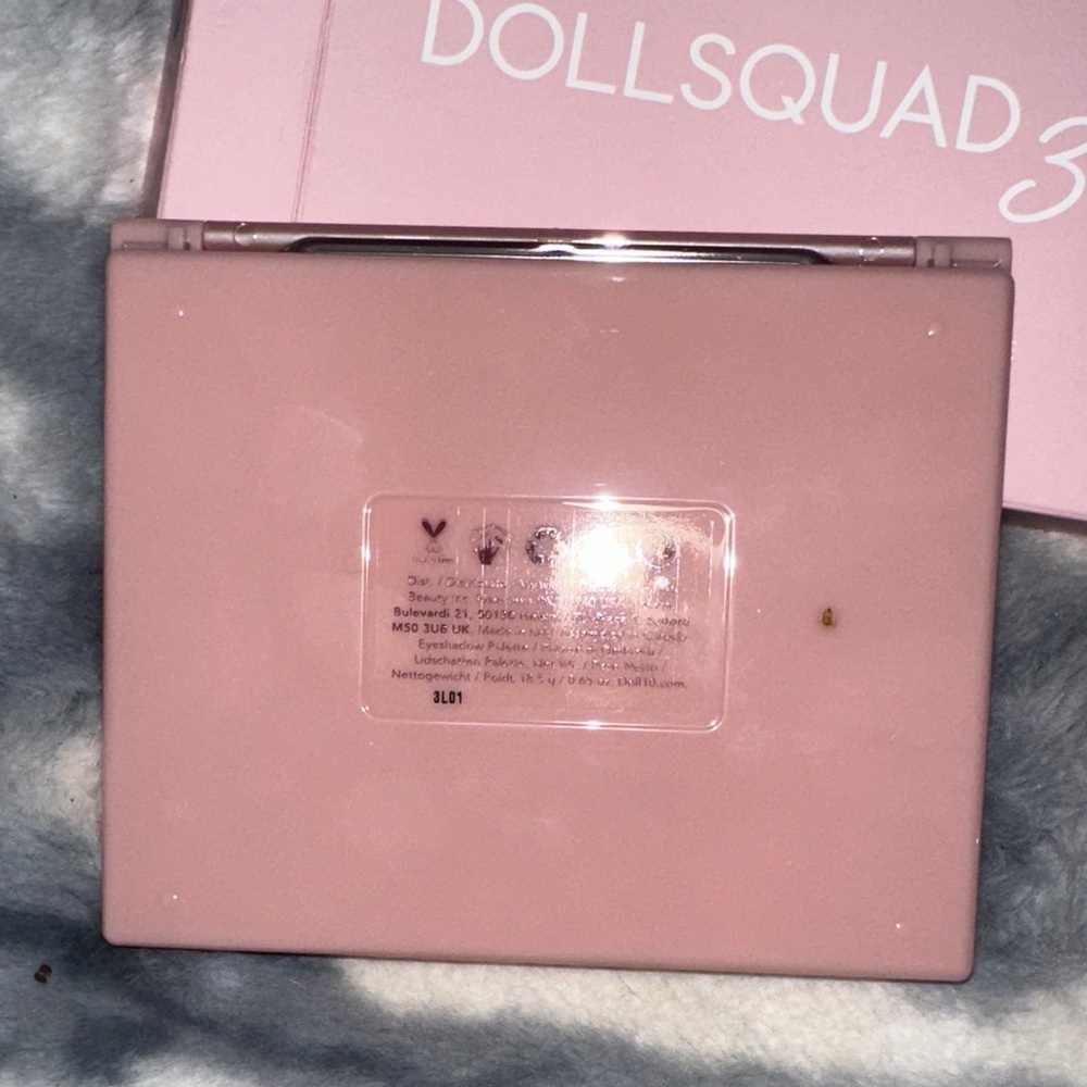 Doll 10 DOLLSQUAD 3 Eyeshadow Palette NEW - Picture 3 of 4
